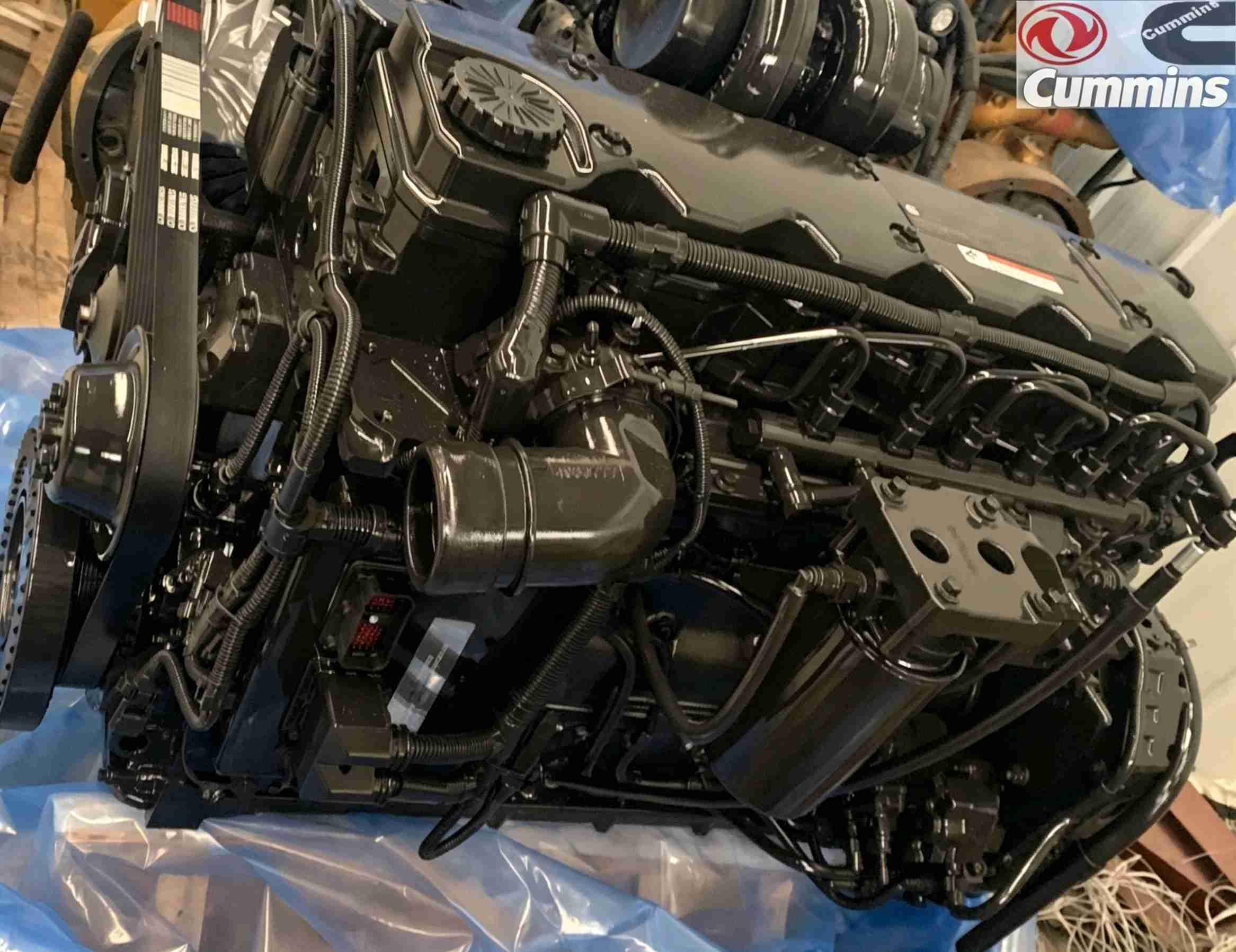 New Cummins QSB6.7 6D107 engine assembly for construction machinery, modern excavators, and loaders.