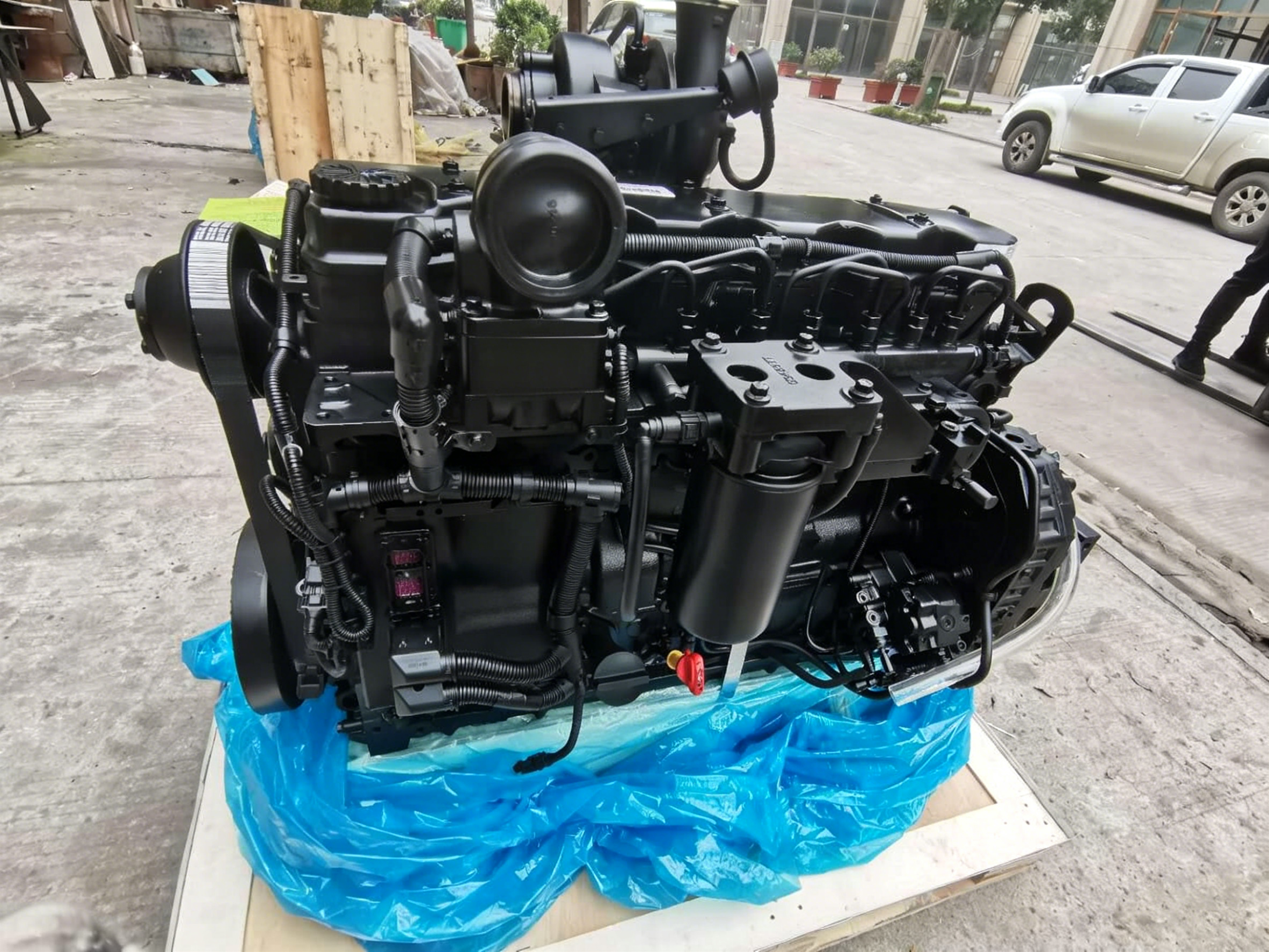 Dongfeng Cummins QSB6.7 Komatsu, diesel engine assembly for Hyundai excavators and loaders.
